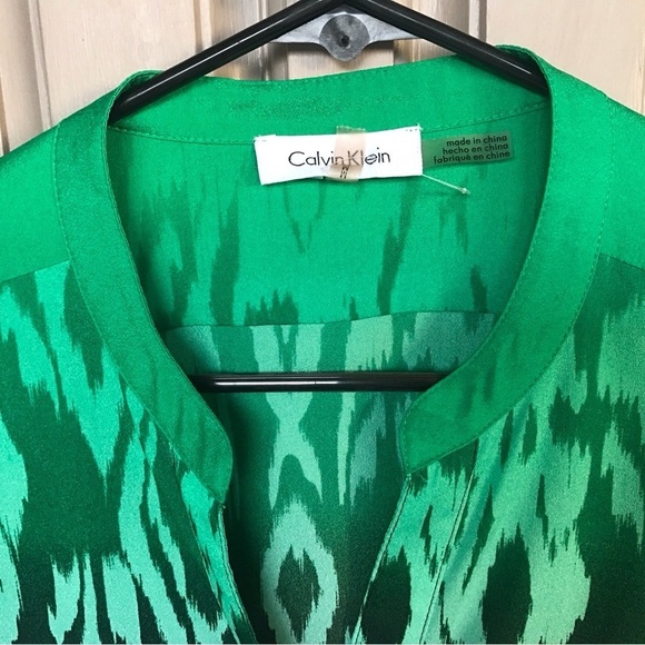 Calvin Klein Blouse SzM Graphic Gradient Print No Collar Button Down Long Sleeve - Picture 5 of 7